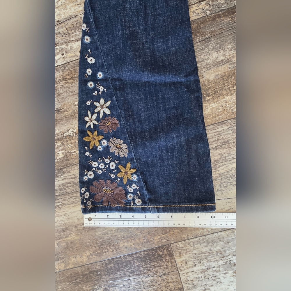 Wrangler Distressed Retro Blue Flare Jeans with Floral Embroidery - Picture 4 of 8